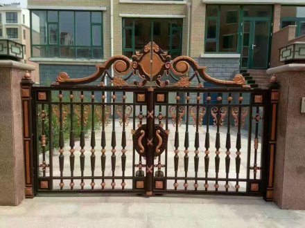 濰坊鋁藝大門環(huán)保型及美觀？